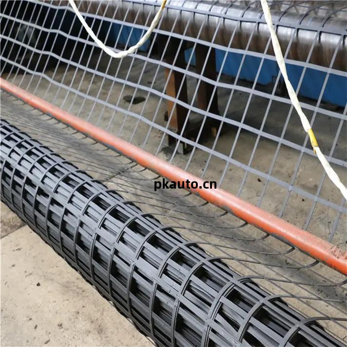 汕頭(tou)PET聚酯土及鋼塑(su)土工格(ge)柵(zha)與張掖(ye)單(dan)向鋼塑(su)土的(de)比(bi)較與應用