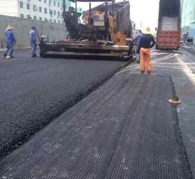 河北石(shi)家(jia)莊雙向玻纖(xian)土工格柵 質(zhi)優價(jia)低(di)，引領(ling)鋼(gang)塑土工格柵行(xing)業(ye)先(xian)鋒