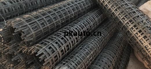 鋼(gang)塑土工(gong)格(ge)柵 性能(neng)特點與(yu)應用領域(yu)