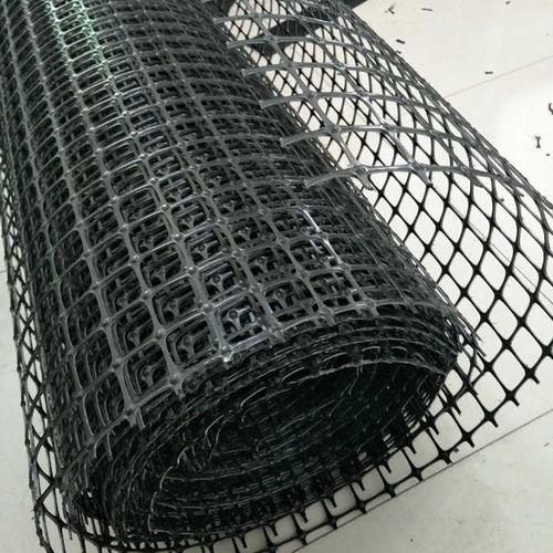 鋼(gang)塑土工格柵在(zai)工程(cheng)建設(she)與養殖(zhi)領域的(de)應(ying)用