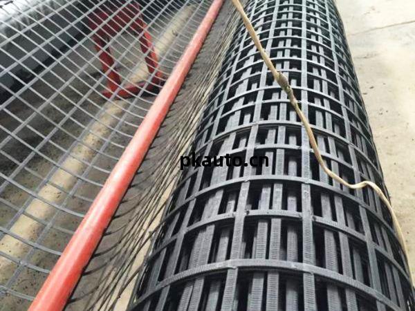 雙(shuang)向(xiang)塑(su)料土(tu)工(gong)格柵(zha)與鋼(gang)塑土(tu)工(gong)格柵(zha)的比(bi)較(jiao)與應用(yong)